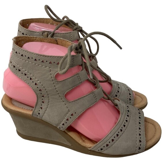 Earth Daffodil Wide Gladiator Size 7 D Taupe Lace Up Cushioned Wedge Sandal - Picture 1 of 10